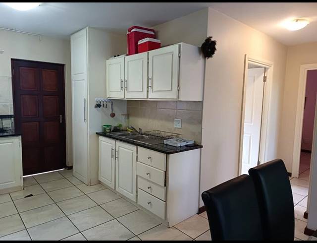 2 BEDROOM APARTMENT FOR SALE IN HOWICK CENTRAL